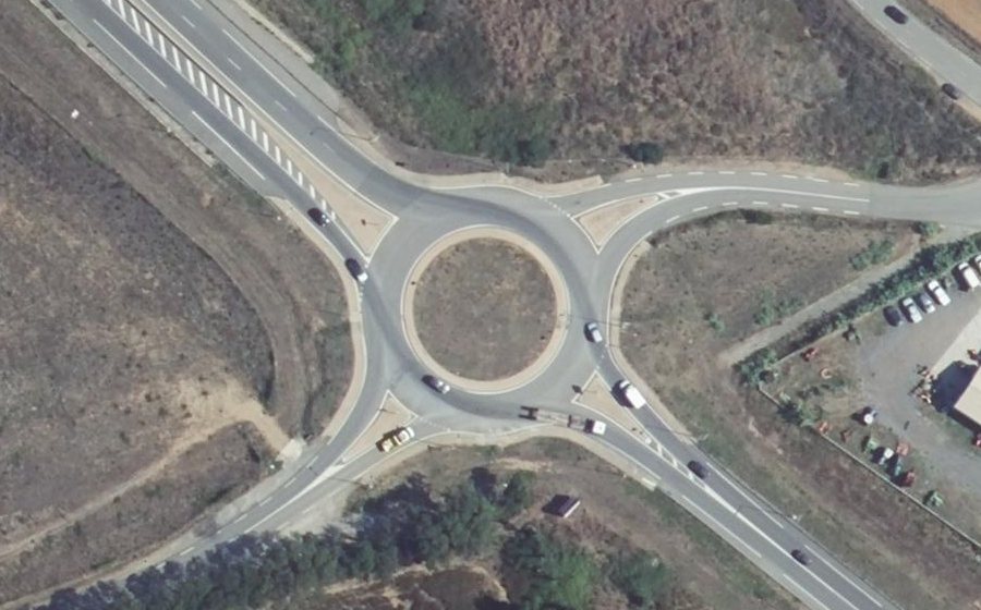 Vue aérienne du Rond-point anonyme n°215194915