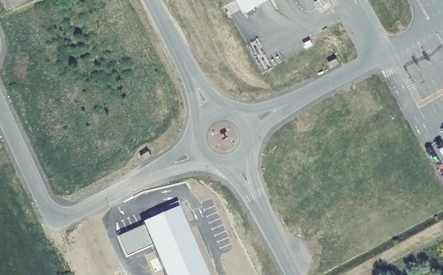 Vue aérienne du Rond-point anonyme n°215252074