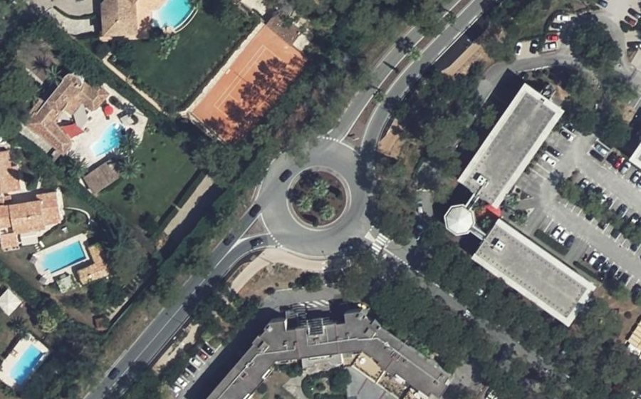 Vue aérienne du Rond-point anonyme n°215402840