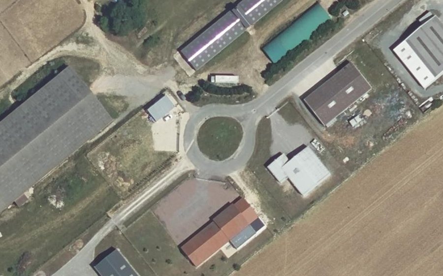 Vue aérienne du Rond-point anonyme n°215407863