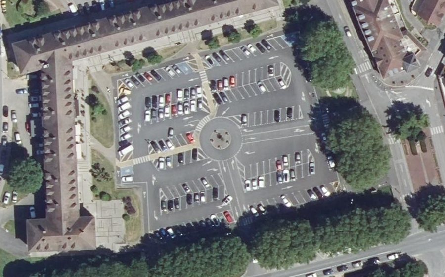 Vue aérienne du Rond-point anonyme n°215571839