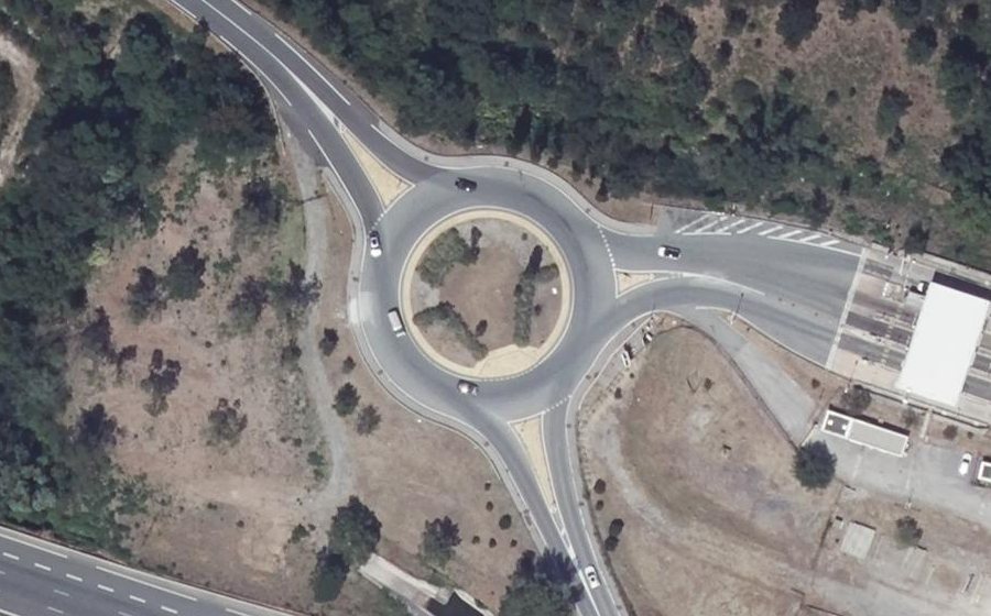 Vue aérienne du Rond-point anonyme n°215621570