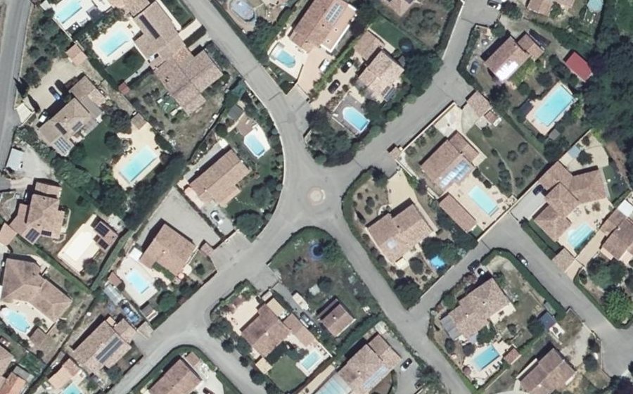 Vue aérienne du Rond-point anonyme n°215777929