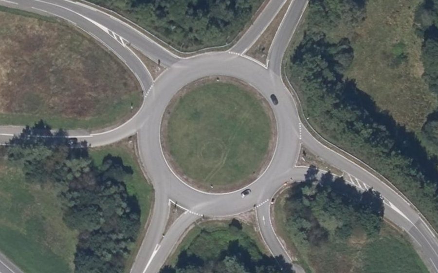 Vue aérienne du Rond-point anonyme n°215820559