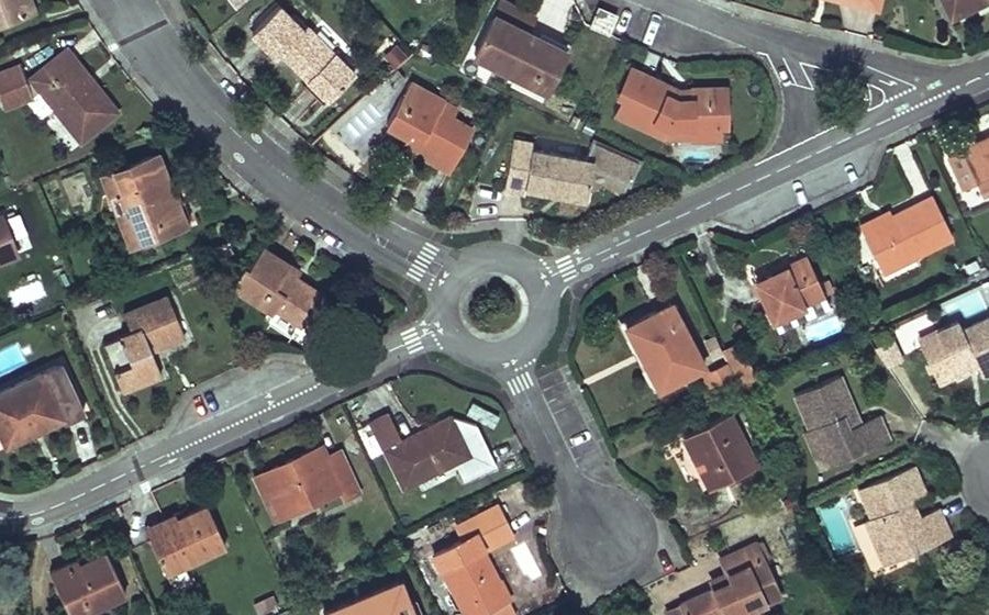 Vue aérienne du Rond-point anonyme n°21594245