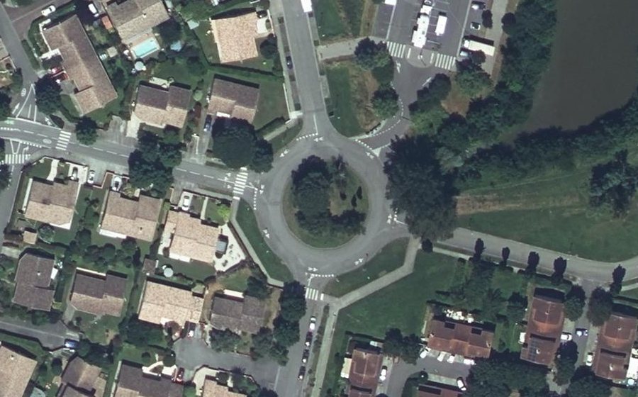 Vue aérienne du Rond-point anonyme n°21594970