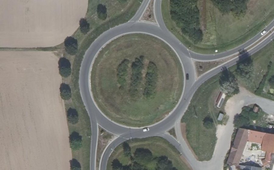 Vue aérienne du Rond-point anonyme n°21598110