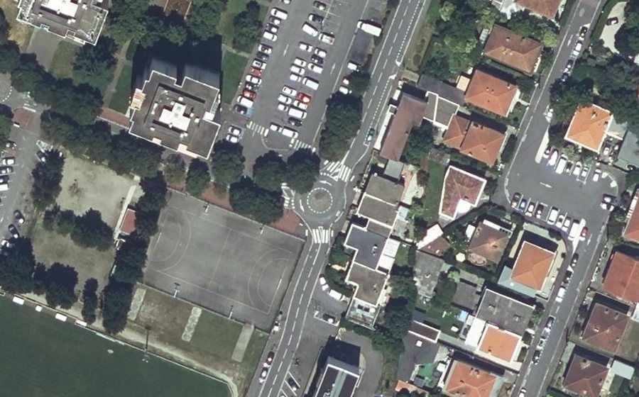 Vue aérienne du Rond-point anonyme n°21614893