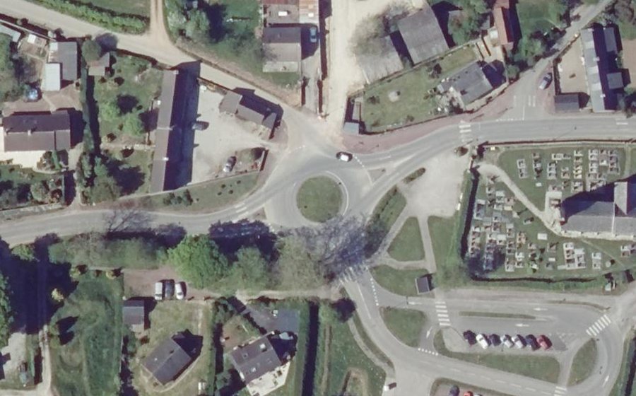 Vue aérienne du Rond-point anonyme n°216232412