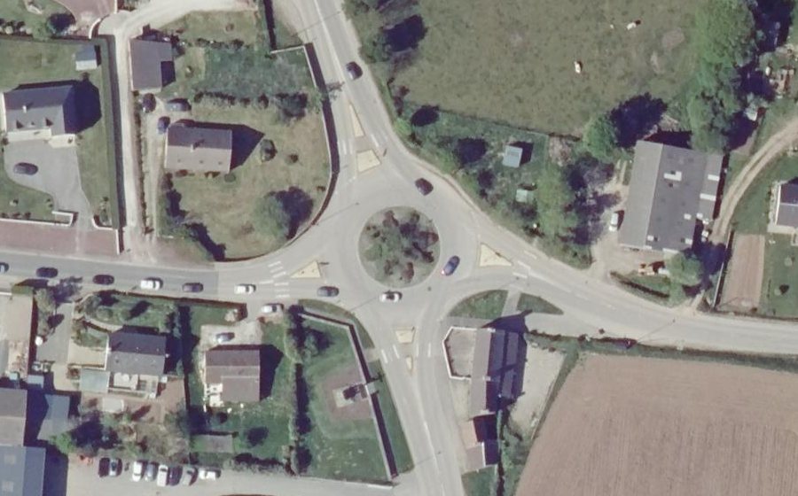 Vue aérienne du Rond-point anonyme n°216232418