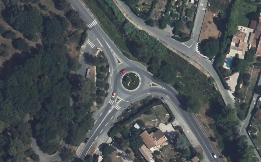 Vue aérienne du Rond-point anonyme n°216266548