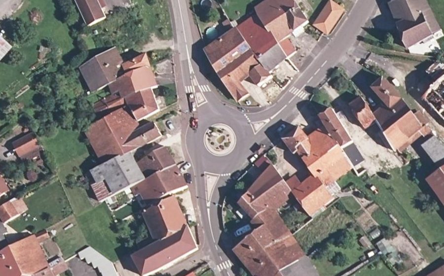Vue aérienne du Rond-point anonyme n°216467675