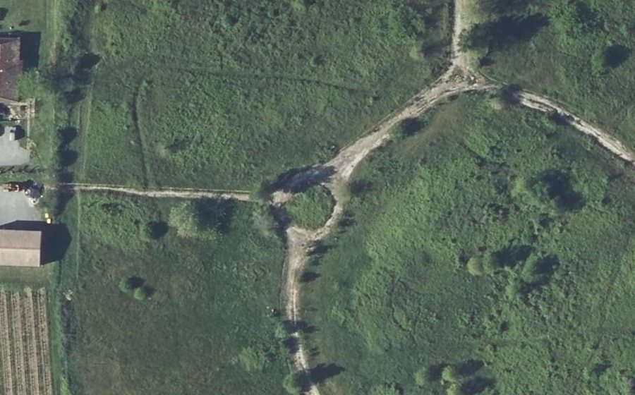 Vue aérienne du Rond-point anonyme n°216510338