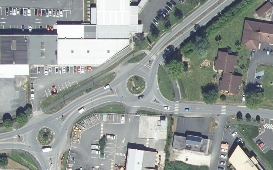 Vue aérienne du Rond-point anonyme n°216524652