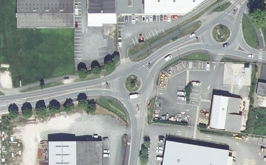 Vue aérienne du Rond-point anonyme n°216524653