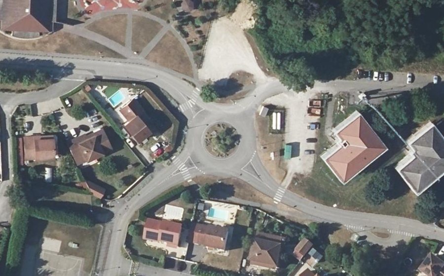 Vue aérienne du Rond-point anonyme n°216619640