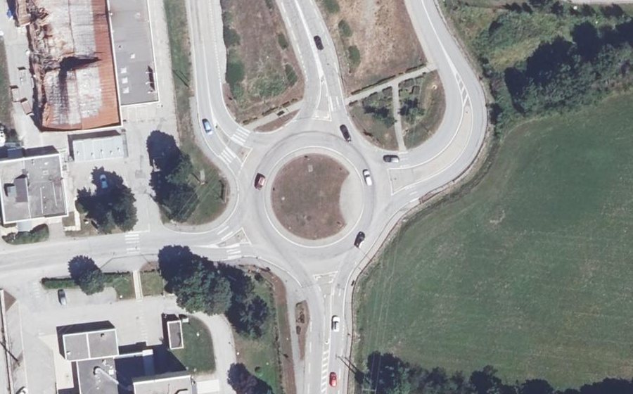 Vue aérienne du Rond-point anonyme n°216984101