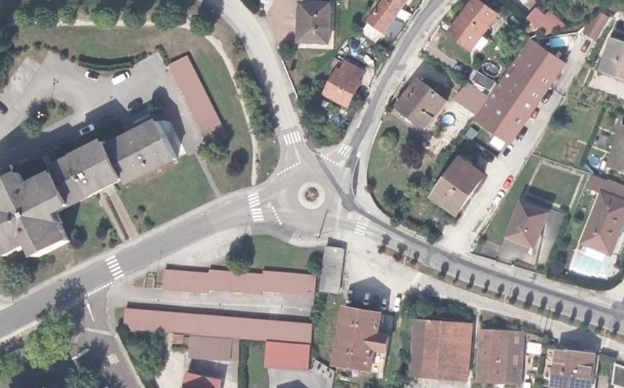 Vue aérienne du Rond-point anonyme n°217023855