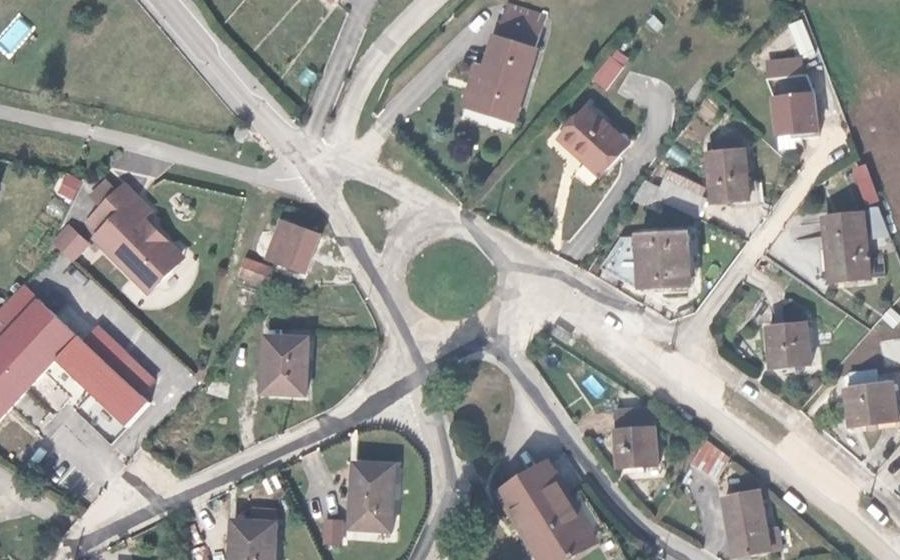 Vue aérienne du Rond-point anonyme n°217023859
