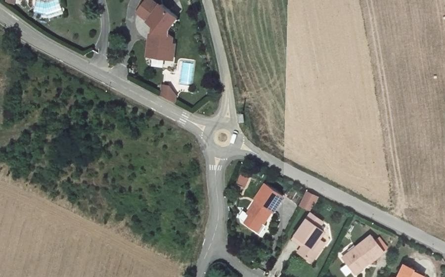 Vue aérienne du Rond-point anonyme n°217101507
