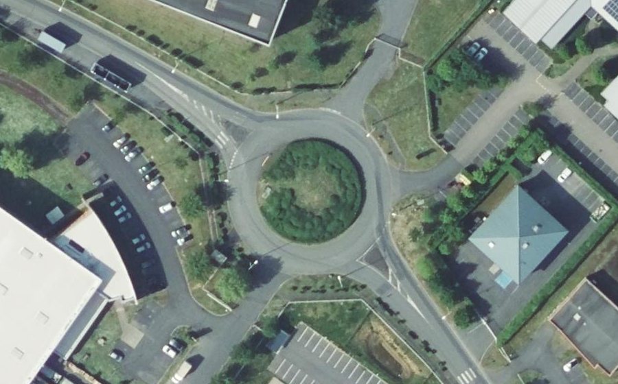 Vue aérienne du Rond-point anonyme n°217112229
