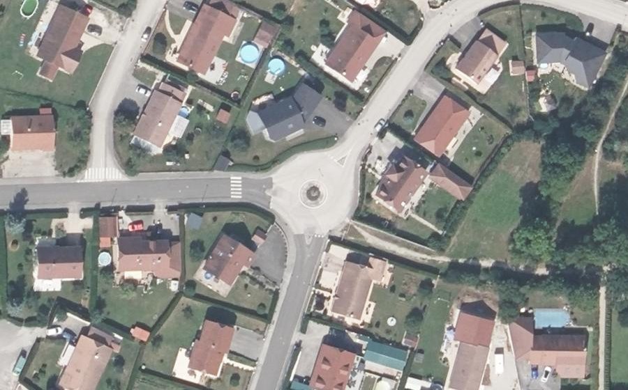 Vue aérienne du Rond-point anonyme n°217198742