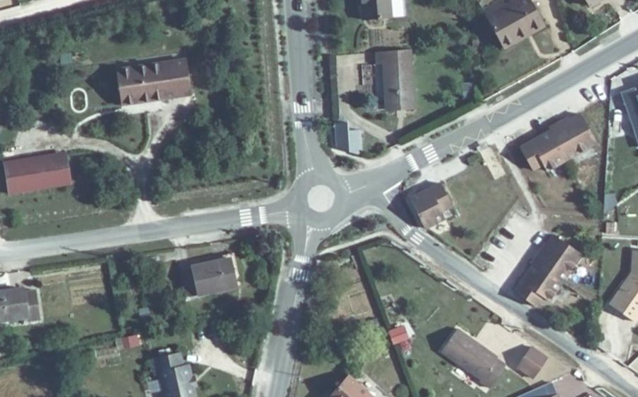 Vue aérienne du Rond-point anonyme n°217201702