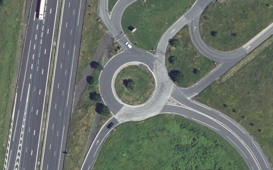 Vue aérienne du Rond-point anonyme n°217281818