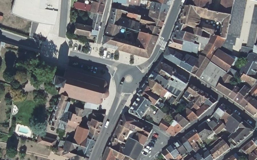 Vue aérienne du Rond-point anonyme n°217288611