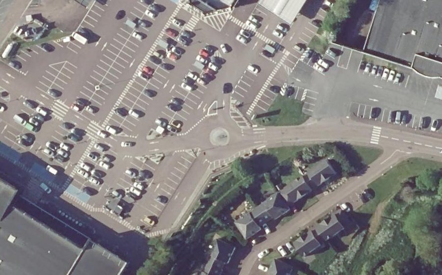 Vue aérienne du Rond-point anonyme n°217305664