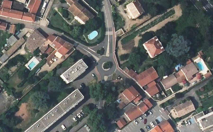 Vue aérienne du Rond-point anonyme n°217319849