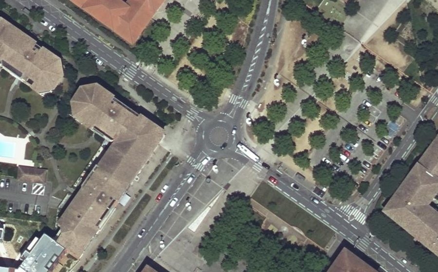 Vue aérienne du Rond-point anonyme n°21732045