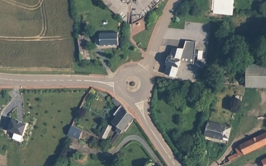 Vue aérienne du Rond-point anonyme n°217327129