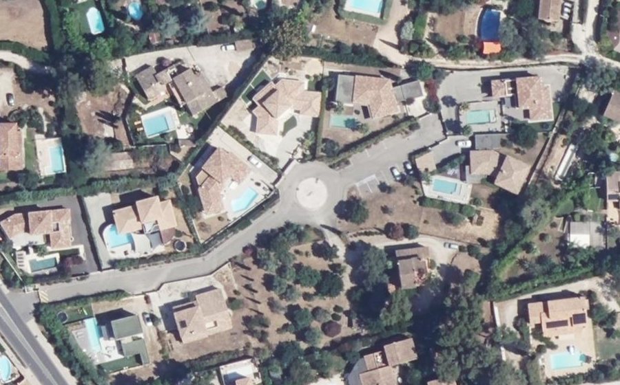 Vue aérienne du Rond-point anonyme n°217389953