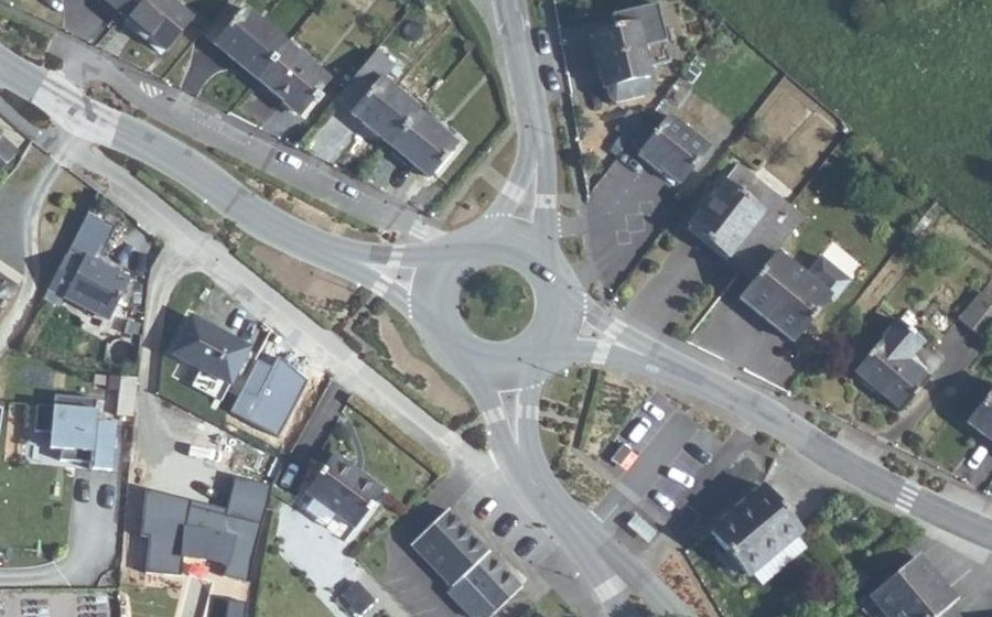 Vue aérienne du Rond-point anonyme n°217518445