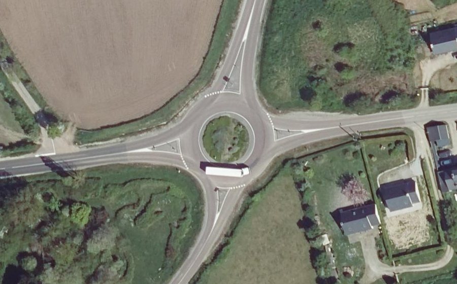 Vue aérienne du Rond-point anonyme n°217532415
