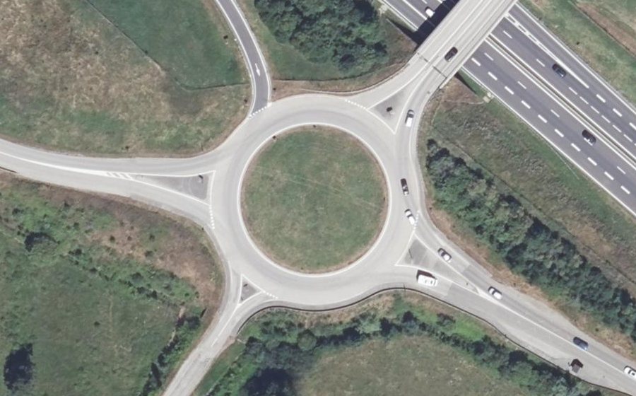 Vue aérienne du Rond-point anonyme n°217536872