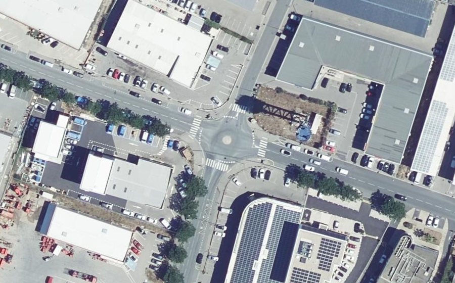 Vue aérienne du Rond-point anonyme n°217592324