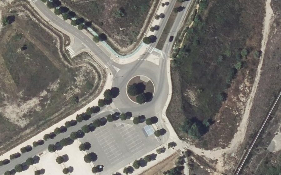 Vue aérienne du Rond-point anonyme n°217597991
