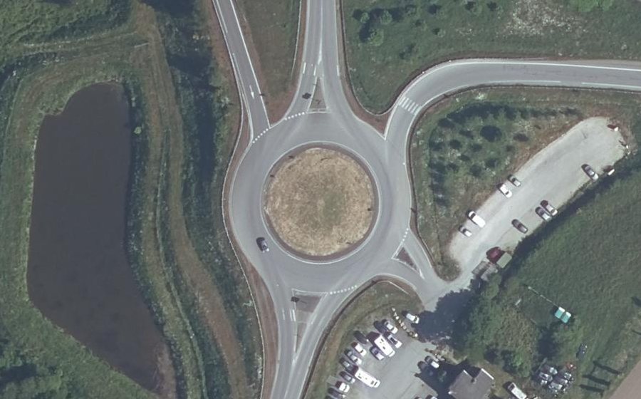 Vue aérienne du Rond-point anonyme n°217743189