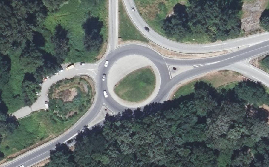 Vue aérienne du Rond-point anonyme n°217776968