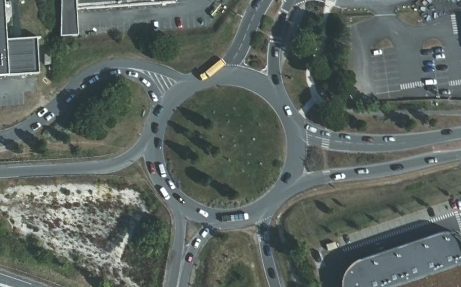 Vue aérienne du Rond-point anonyme n°217853999