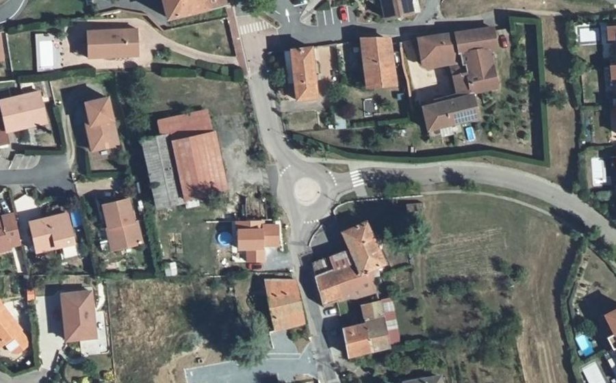 Vue aérienne du Rond-point anonyme n°217866181