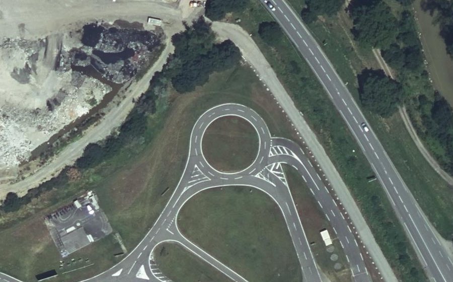 Vue aérienne du Rond-point anonyme n°217868112
