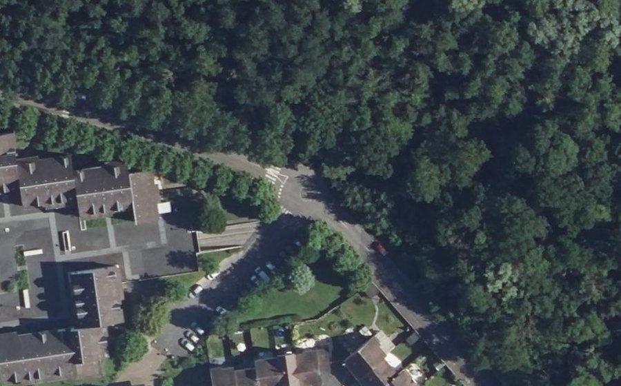 Vue aérienne du Rond-point anonyme n°217882621