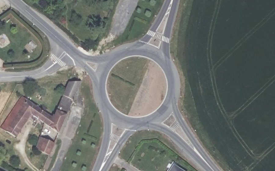 Vue aérienne du Rond-point anonyme n°21792821