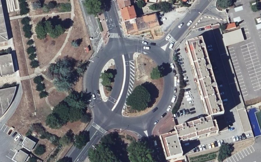 Vue aérienne du Rond-point anonyme n°217931106