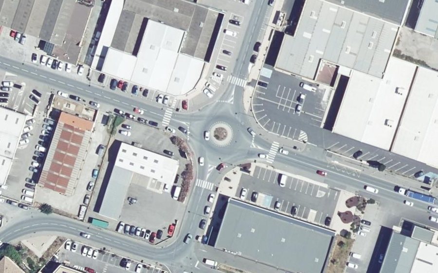 Vue aérienne du Rond-point anonyme n°217957870