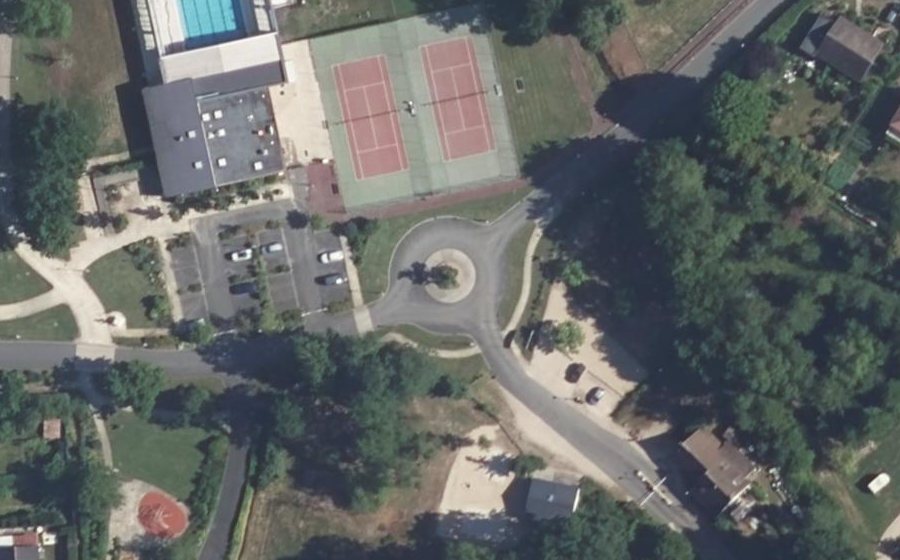 Vue aérienne du Rond-point anonyme n°217964161