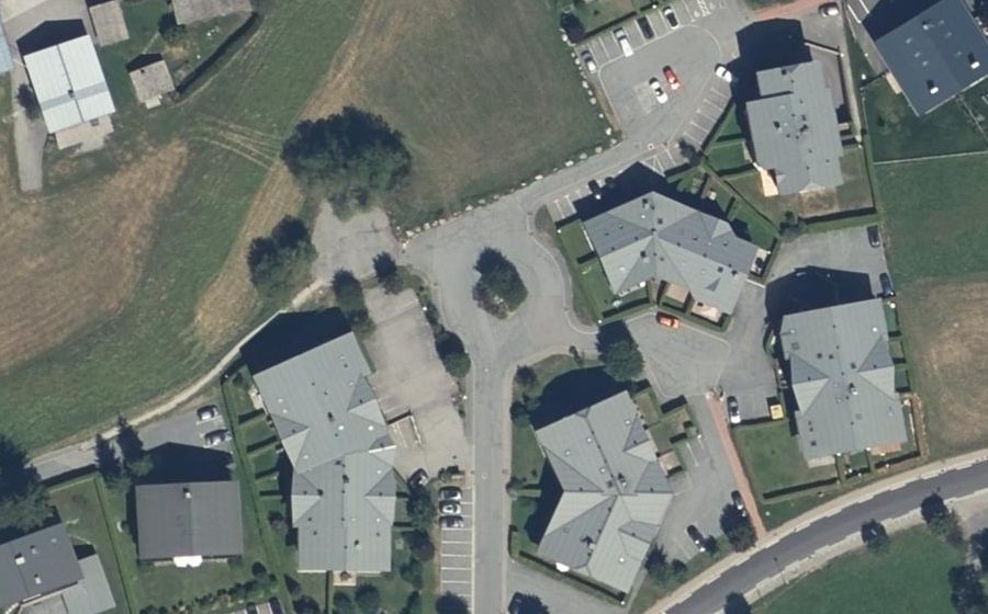 Vue aérienne du Rond-point anonyme n°217998123